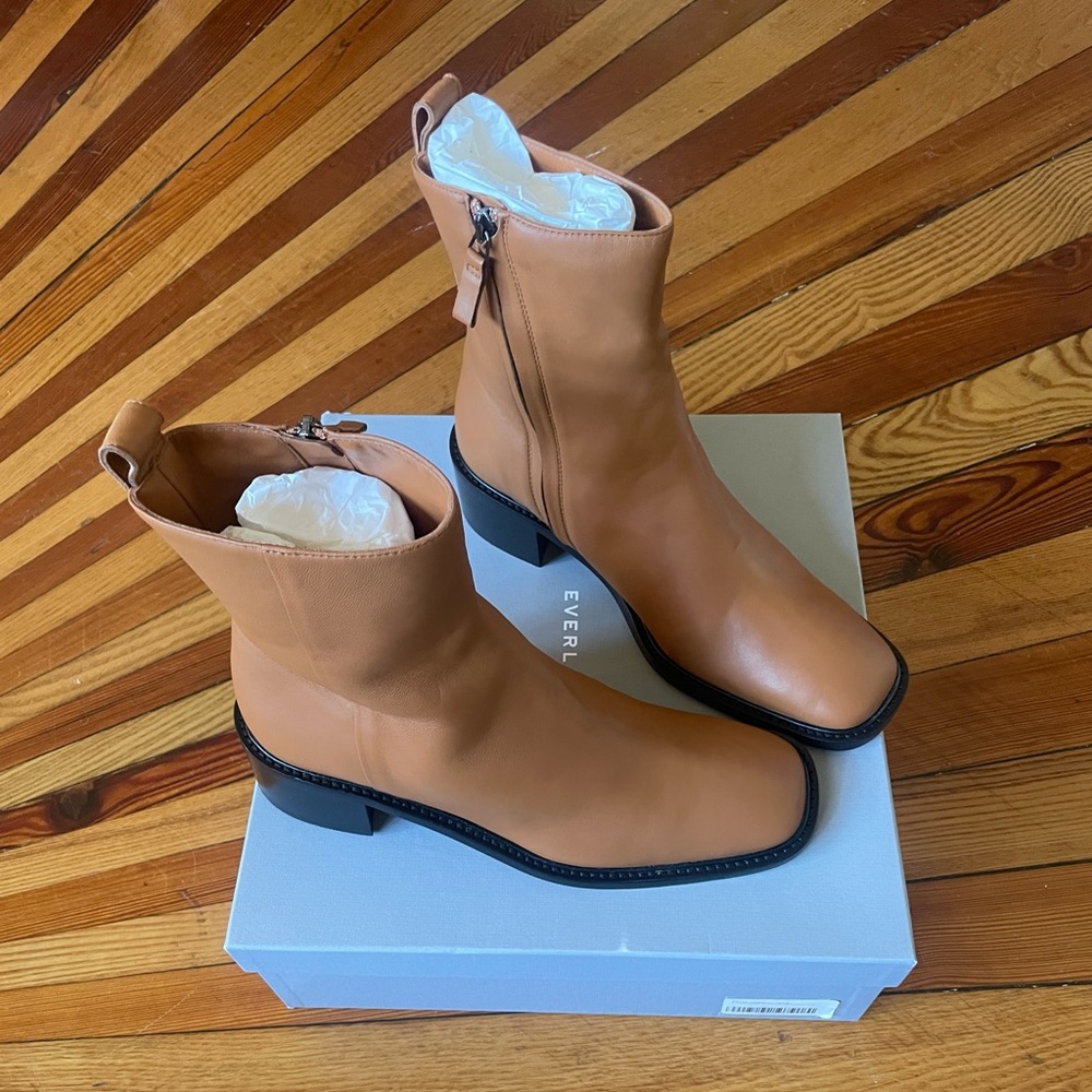 NWT Everlane The City Boot in Saddle Brown
size 8
